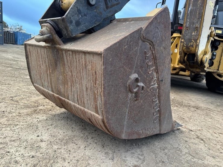 caterpillar-420f2-image-18