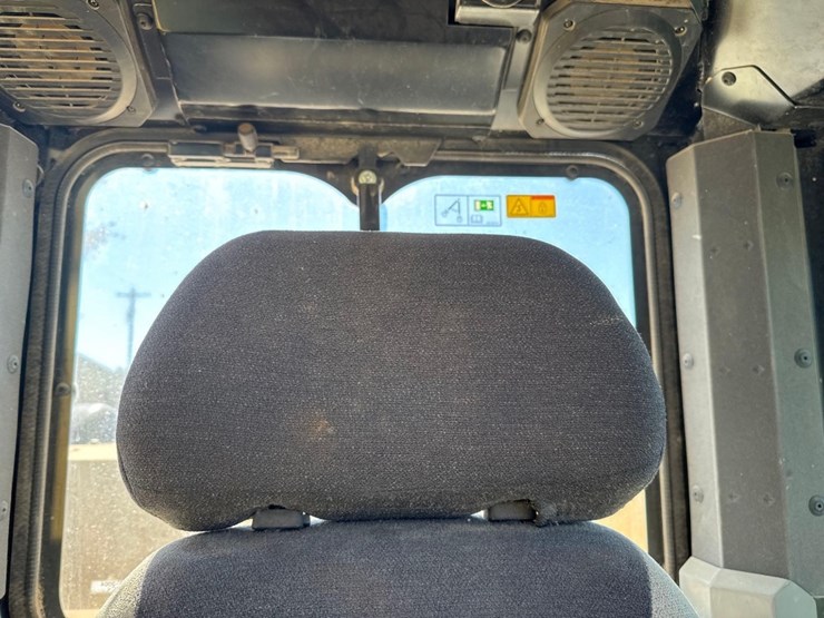 2016-caterpillar-315fl-image-38