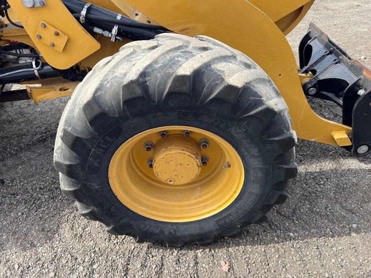 2018-caterpillar-908m-image-12