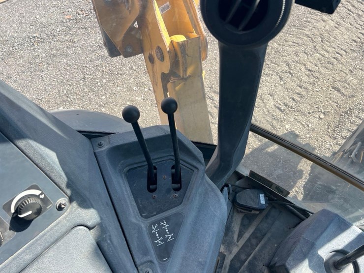 deere-410l-image-35