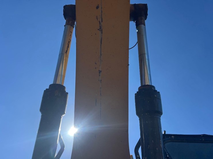 2021-caterpillar-336gc-image-12