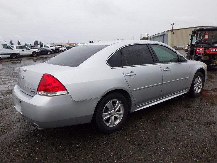 2013-chevrolet-impala-sedan-image-3