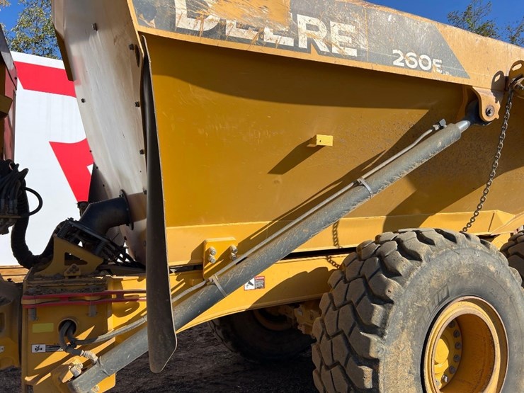 deere-260e-image-28