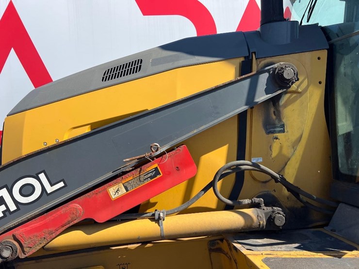 deere-410l-image-17
