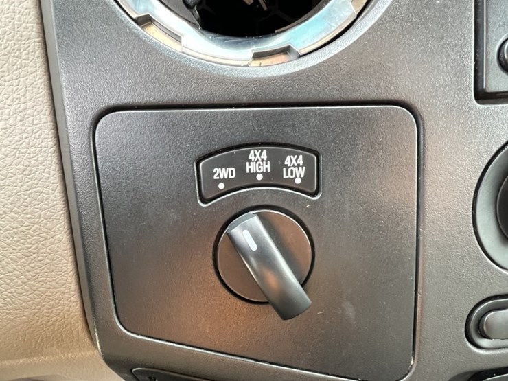 2010-ford-f350-xlt-image-28