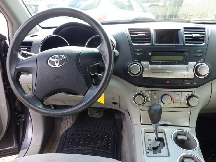 2010-toyota-highlander-image-9