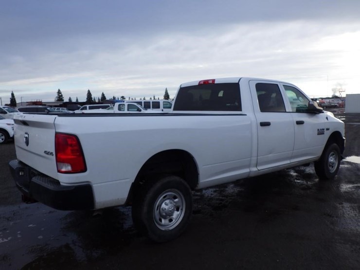 2015-ram-2500-crew-cab-pickup-truck-image-3