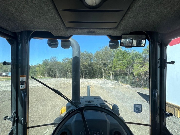 deere-410l-image-23