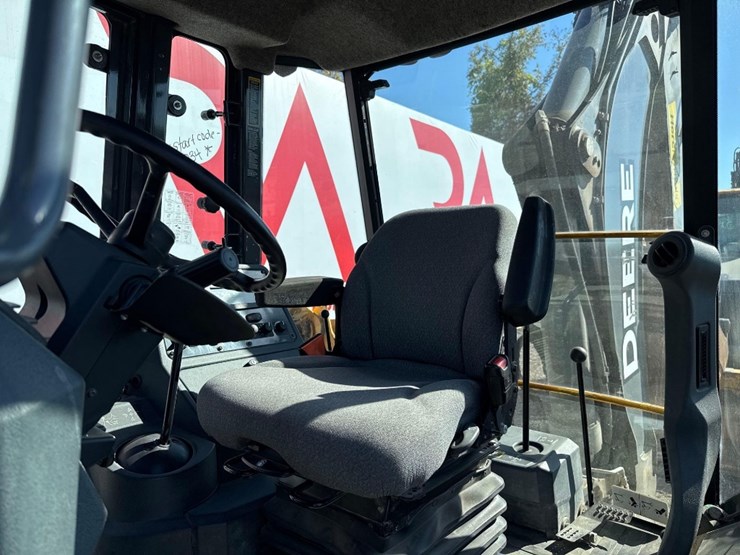 deere-410l-image-22