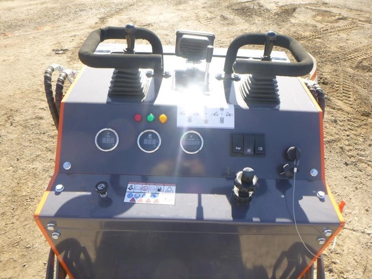 tpm-t460-skid-steer-track-loader-image-15