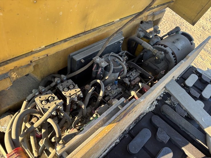 caterpillar-fc40-image-27