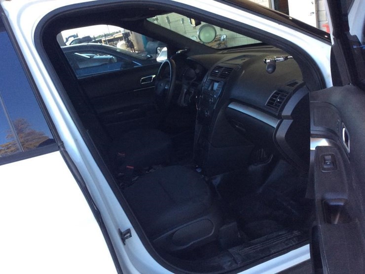 2018-ford-explorer-image-9