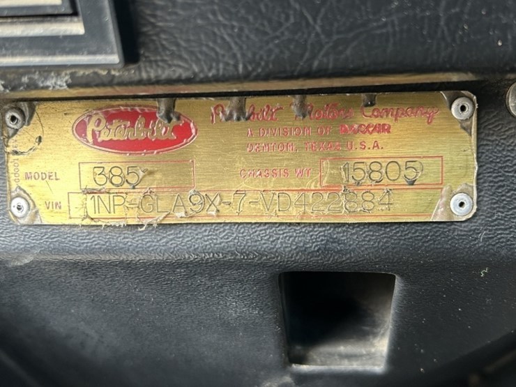 1997-peterbilt-385-image-11