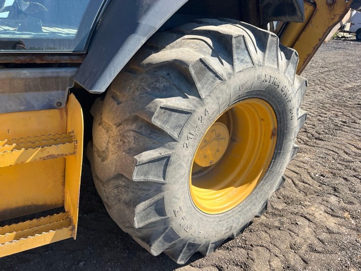 deere-410l-image-16