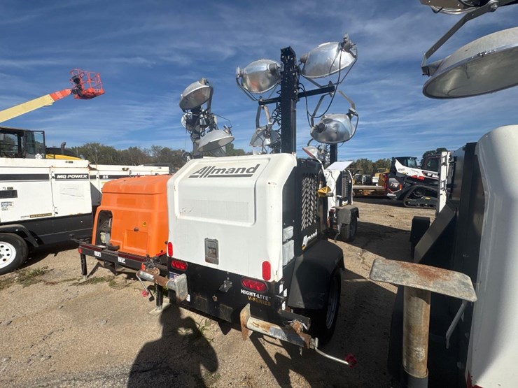 2019-allmand-night-life-v-series-light-plant-image-2
