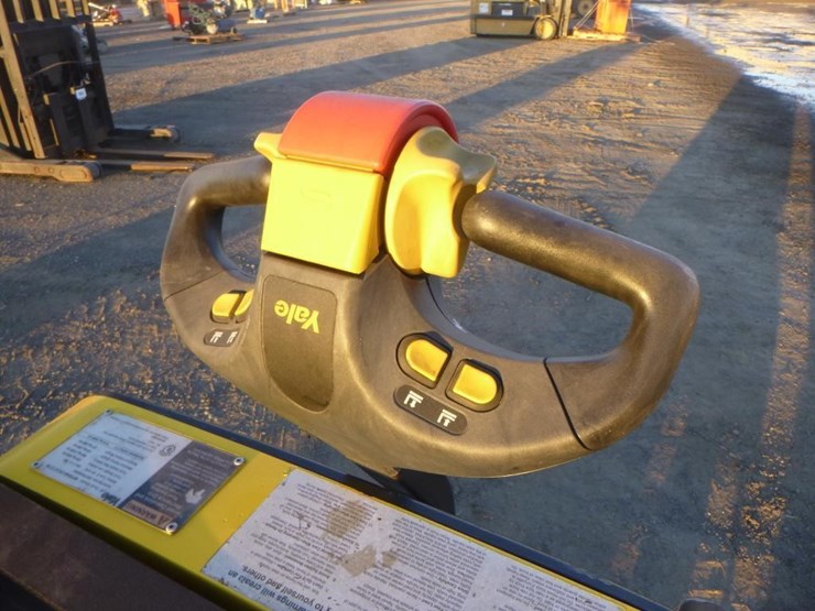 yale-electric-pallet-jack-image-7
