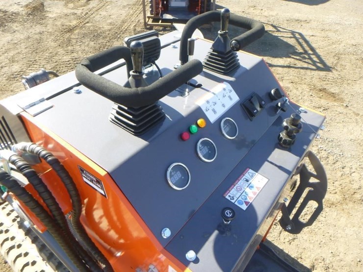 tpm-t460-skid-steer-track-loader-image-16