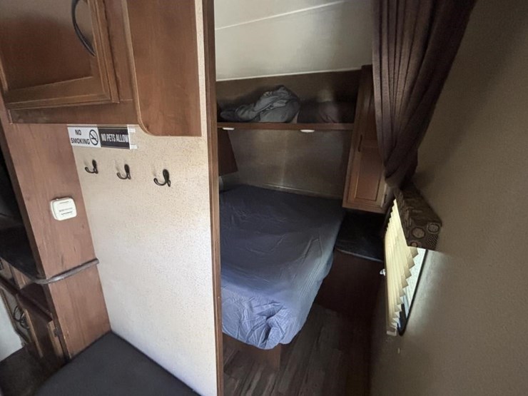 2016-jayco-jay-flight-slx-travel-trailer-image-23