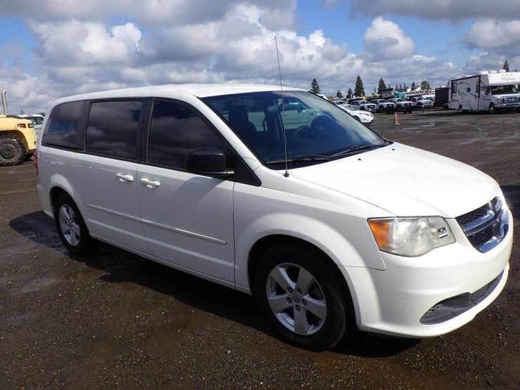2013-dodge-grand-caravan-image-2