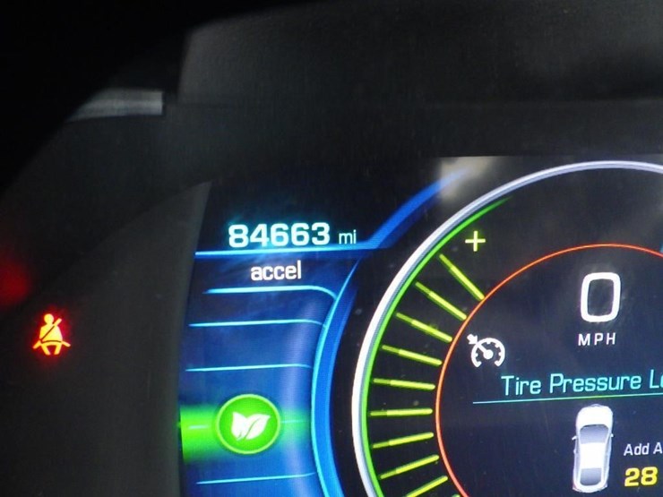 2017-chevrolet-volt-sedan-image-14
