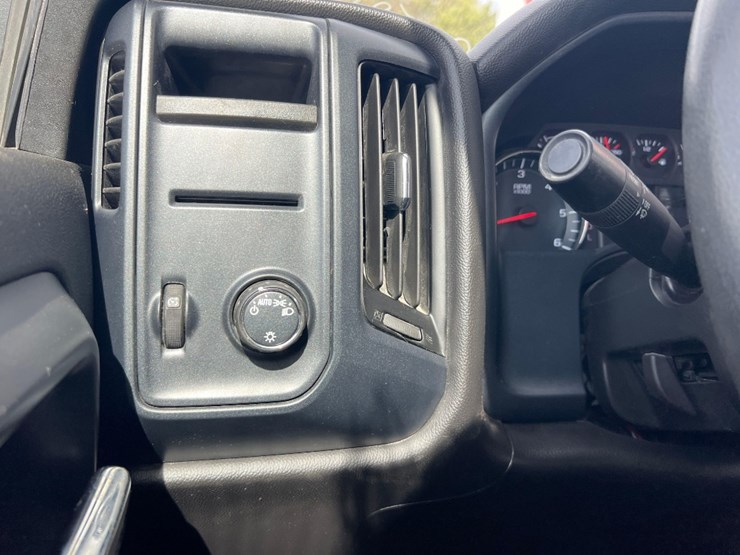 2019-chevrolet-silverado-image-25