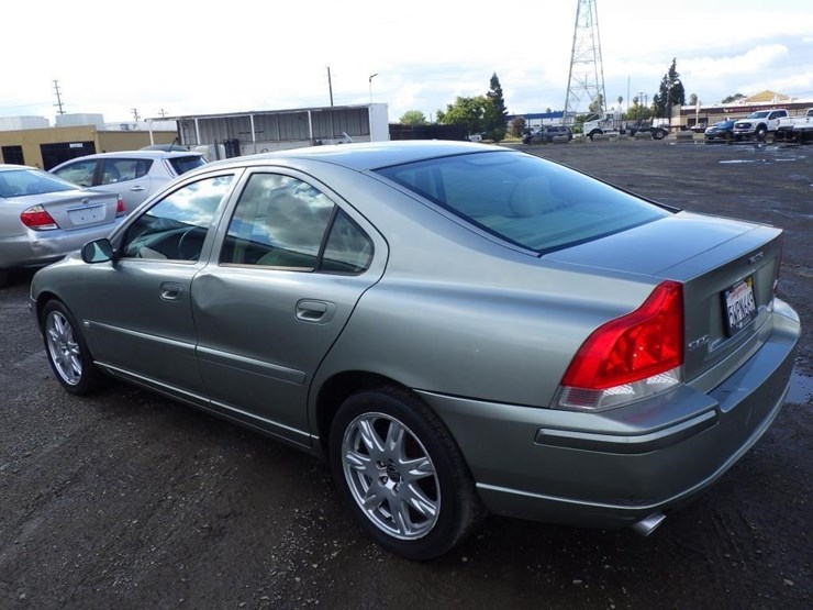 2006-volvo-s60-sedan-image-4
