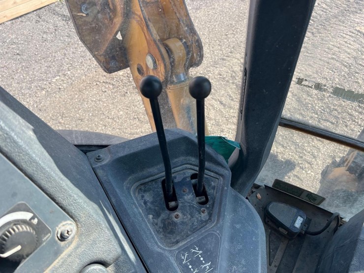 deere-410l-image-40