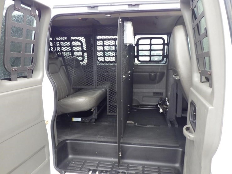 2013-chevrolet-3500-image-7