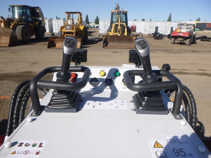 battler-st28h-6-skid-steer-track-loader-image-12