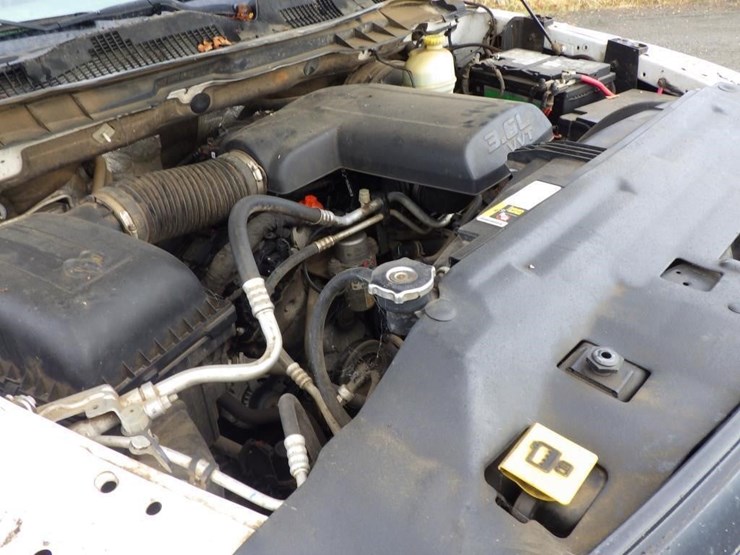 2016-ram-1500-crew-cab-pickup-turck-image-11