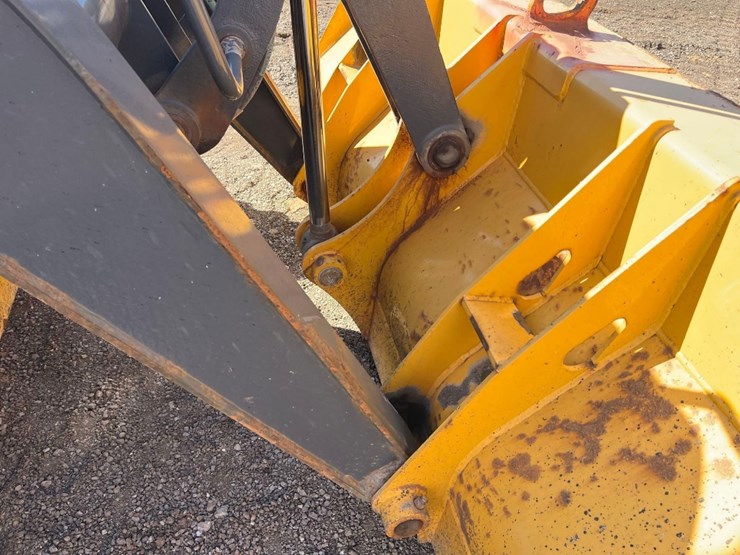 deere-410l-image-21