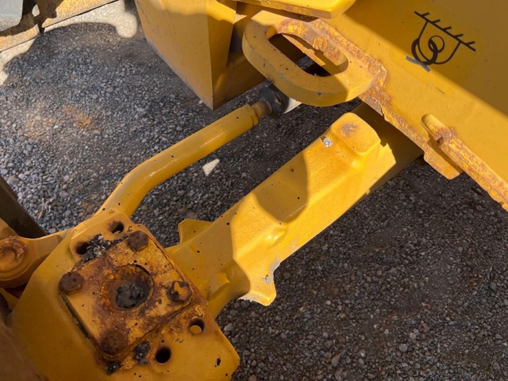 deere-410l-image-19