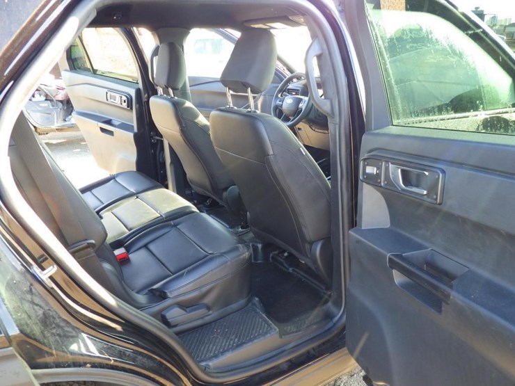 2022-ford-explorer-image-8