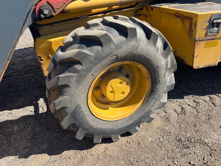 deere-410l-image-9