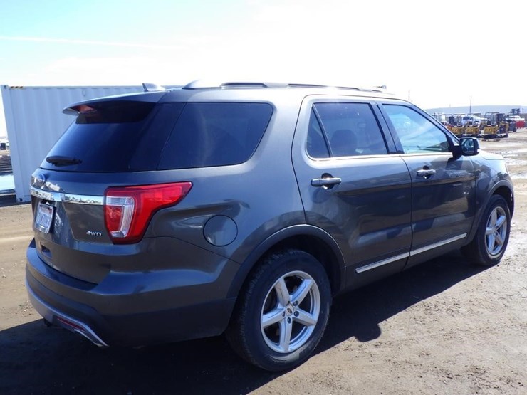 2016-ford-explorer-image-3