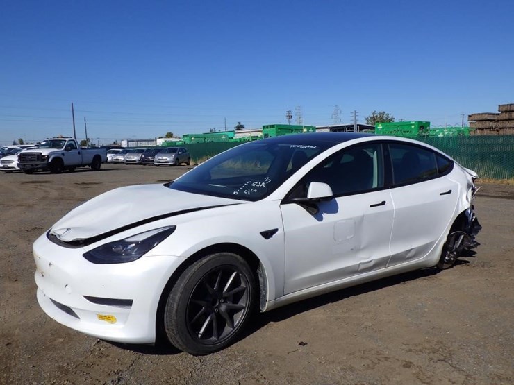 2023-tesla-model-3-sedan-image-1