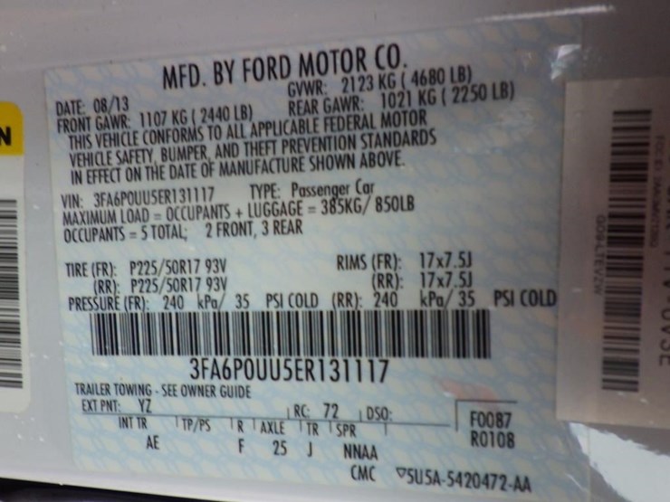 2014-ford-fusion-sedan-image-16
