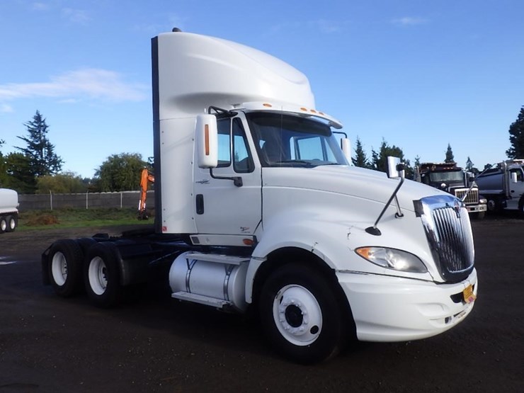 2011-international-prostar-image-2