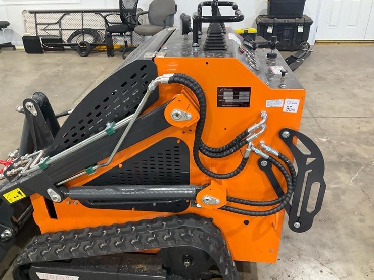 #1001-•-new-land-hero-ldh-t460-mini-track-skid-steer-loader-image-11