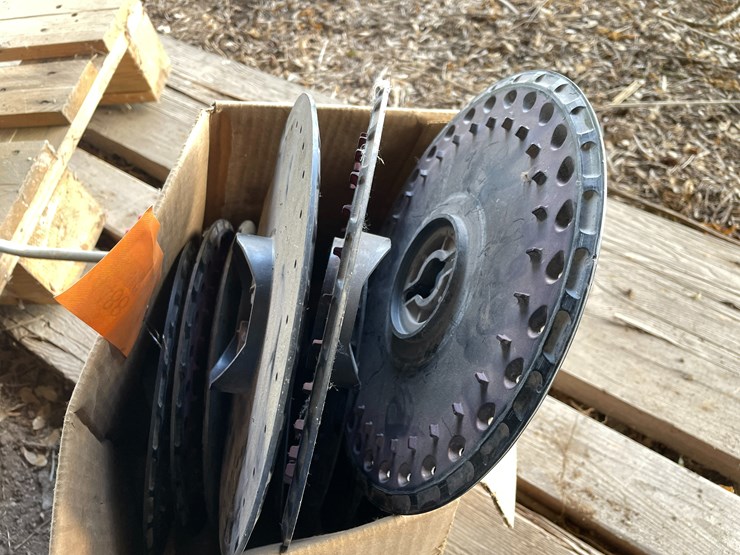 #4488-•-seed-plates-for-john-deere-7200-planter-image-2