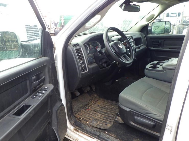 2016-ram-1500-crew-cab-pickup-turck-image-5