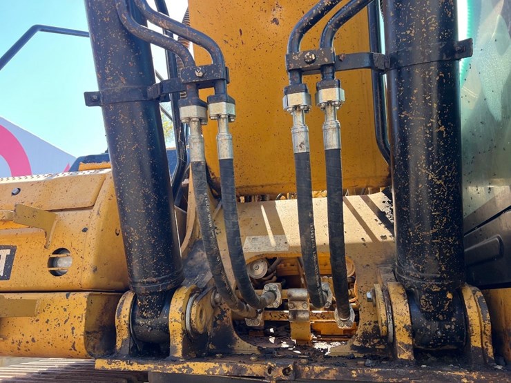 2019-caterpillar-336gc-image-14