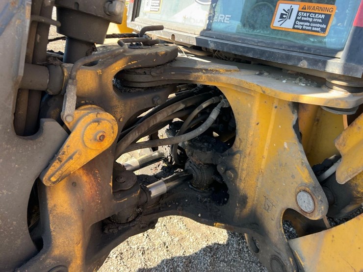 deere-410l-image-35