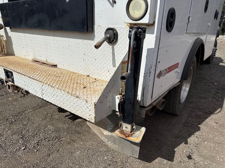 2016-ford-f550-xl-image-16