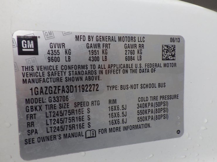 2013-chevrolet-3500-image-16