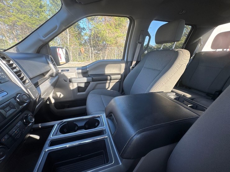 2017-ford-f150-xlt-image-30
