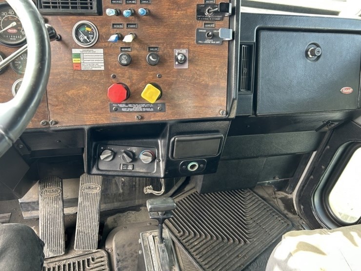 1997-peterbilt-385-image-16