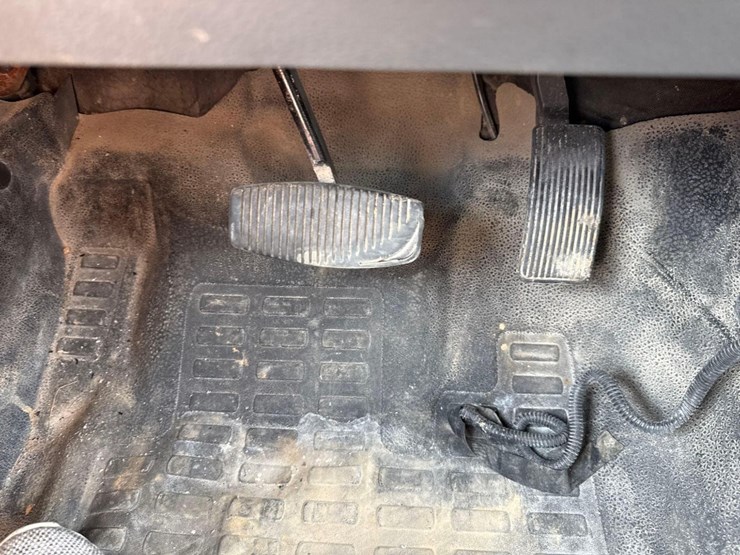 2016-ford-f550-xl-image-36
