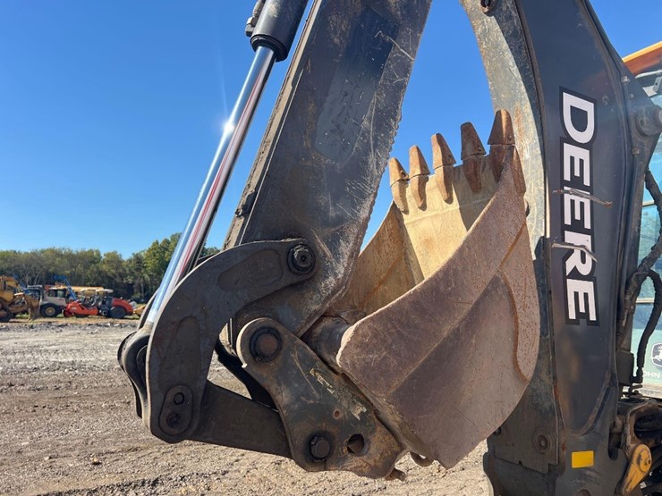 deere-410l-image-25