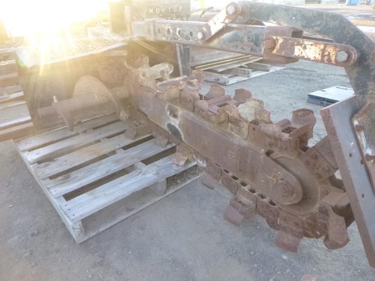 lowe-21c-skid-steer-trencher-image-8